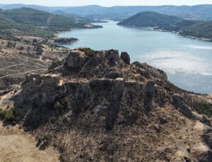 Tarihi Atikhisar Kalesi turizme kazandırılmayı bekliyor