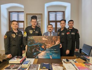 SOLOTÜRK ekibinden Çanakkale Savaşları Gelibolu Tarihi Alan Başkanı Kaşdemir’e ziyaret