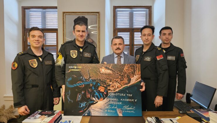 SOLOTÜRK ekibinden Çanakkale Savaşları Gelibolu Tarihi Alan Başkanı Kaşdemir’e ziyaret