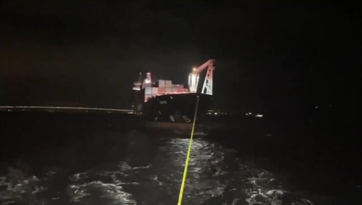 Çanakkale Boğazı’ndan geçen konteyner gemisi makine arızası nedeniyle demirletildi