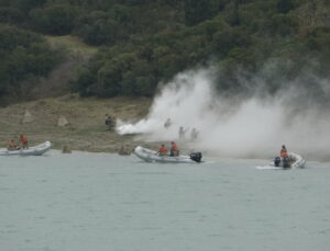 Mehmetçik Çanakkale’de “Durgun Sulardan Geçiş Eğitimi” gerçekleştirdi