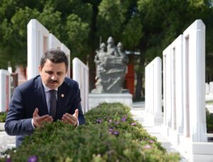 Tarihi Alan Başkanı İsmail Kaşdemir: “Çanakkale ruhu, bu aziz milletin kalbinde ebediyen var olsun. Çanakkale Deniz Zaferimiz kutlu olsun”