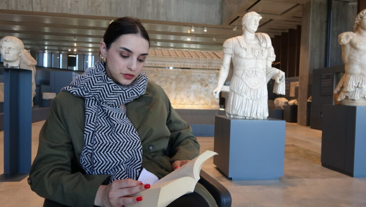 Dünya şiir gününde Troya Müzesi’nde gün boyunca İlyada eseri seslendirildi