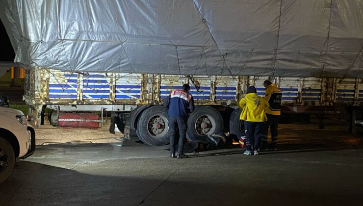 Çanakkale’de arızalan TIR’ı tamir etmek için altına girdi, lastik altında kalarak can verdi