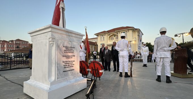 ‘Türkiye Şehitlerini Anıyor’ programı Çanakkale Deniz Müzesi’nde gerçekleştirildi