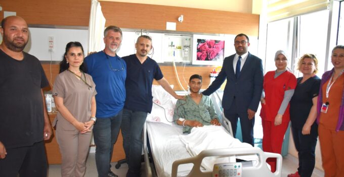 15 yaşındaki çocuğun kalbindeki 4 santimetrelik doğumsal delik kapatıldı