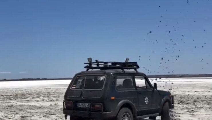 Gökçeada’da tuz gölünde arazi aracıyla drift yaptı, araç trafikten men edildi