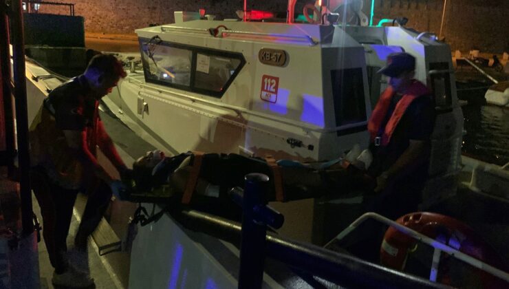 Bozcaada’da trafik kazasında yaralanan vatandaşın tıbbi tahliyesi Sahil Güvenlik ekiplerince gerçekleştirildi