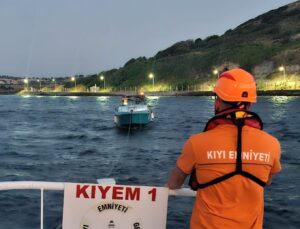 Çanakkale Boğazı’nda içinde 2 kişinin bulunduğu tekne kurtarıldı