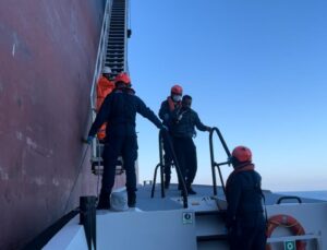 Bozcaada açıklarında tankerde elinden yaralanan personelin tıbbi tahliyesi gerçekleştirildi