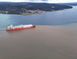Çanakkale Boğazı’nın rengi değişti; Avrupa Yakası mavi olarak kaldı