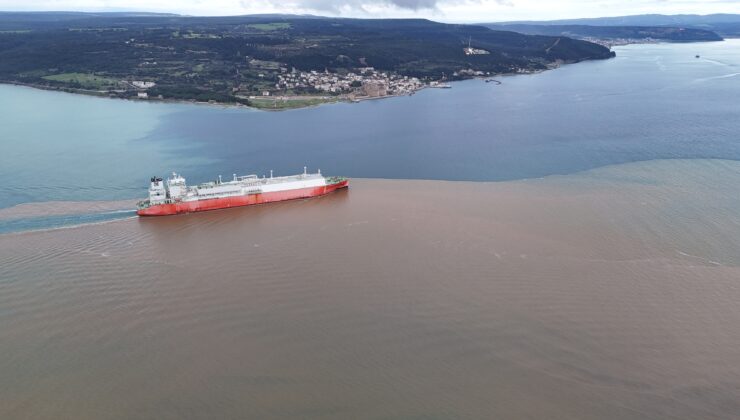 Çanakkale Boğazı’nın rengi değişti; Avrupa Yakası mavi olarak kaldı