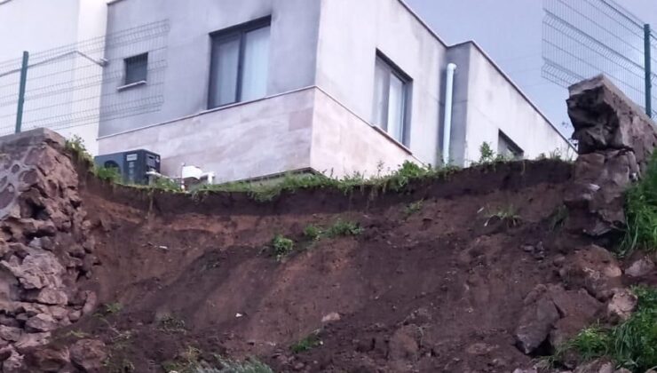 Ayvacık’ta istinat duvarı çöktü