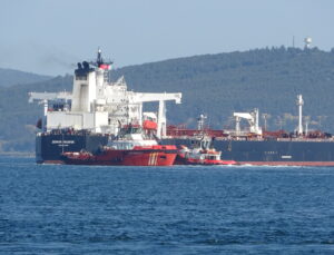 Çanakkale Boğazı’nda ham petrol tankeri sürüklendi