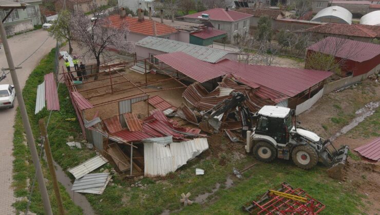 Çanakkale’de 21 kaçak yapı yıkıldı