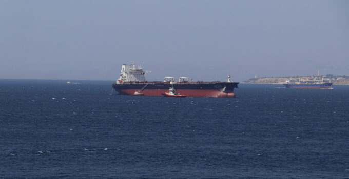 Boş ham petrol tankeri Çanakkale önlerinde dümen arızası yaptı