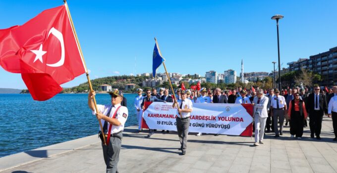 Çanakkale’de Gaziler Günü yürüyüşü düzenlendi