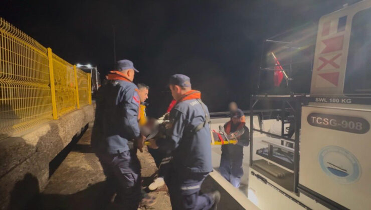 Bozcaada’da trafik kazası geçiren yaralının tıbbi tahliyesi Sahil Güvenlik ile gerçekleştirildi