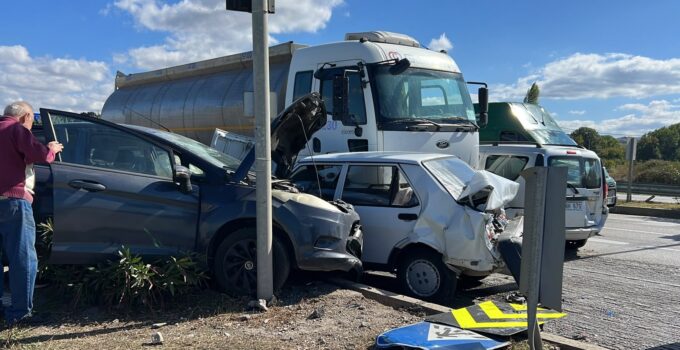 Freni patlayan tanker zincirleme kazaya yol açtı: 4 yaralı